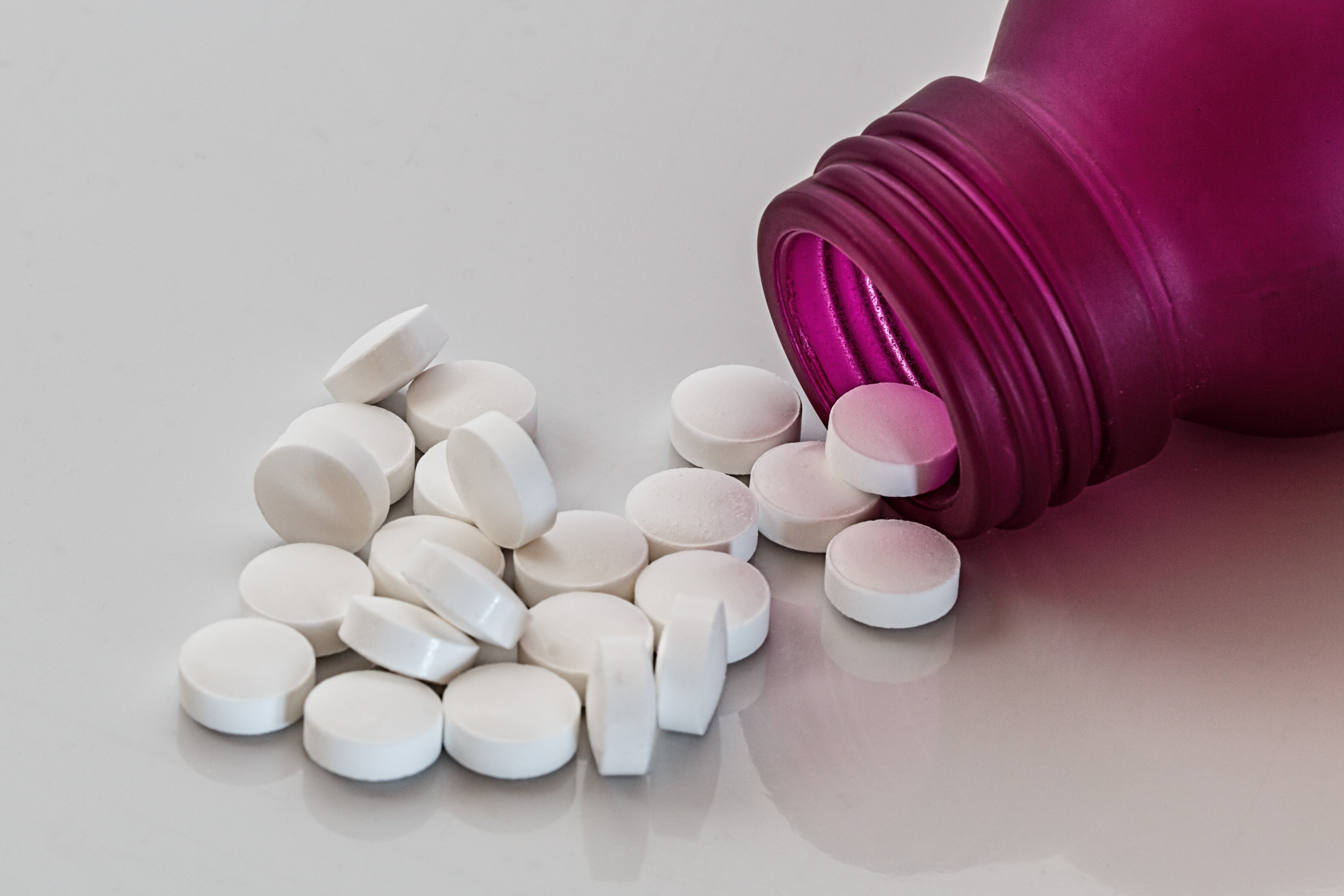 Como o ácido fólico afeta a vitamina B12?