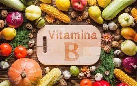 Qual é a relação entre vitamina B9 e ácido fólico?